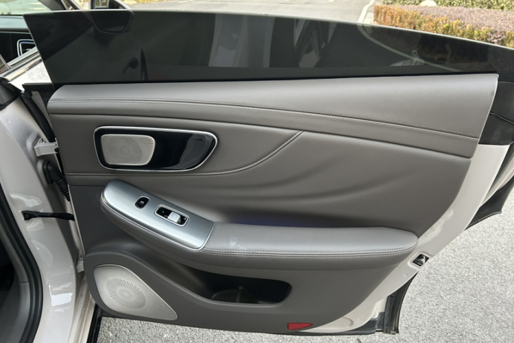 飞凡汽车 飞凡F7 2023款 改款 性能Pro版中控内饰7007