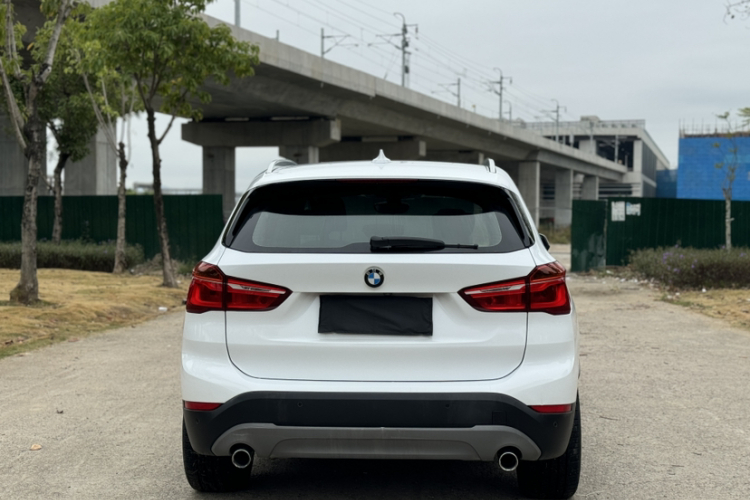 宝马X1 2018款 sDrive20Li 领先型车身外观6002