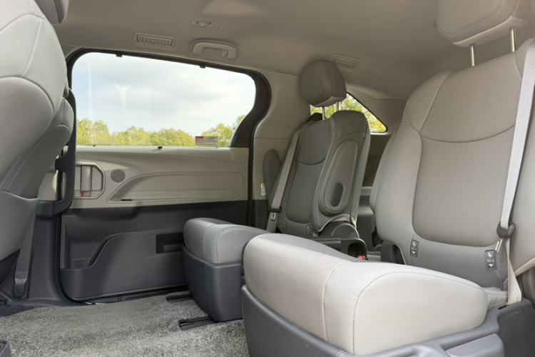 丰田 赛那SIENNA 2021款 2.5L混动 豪华版中控内饰7003