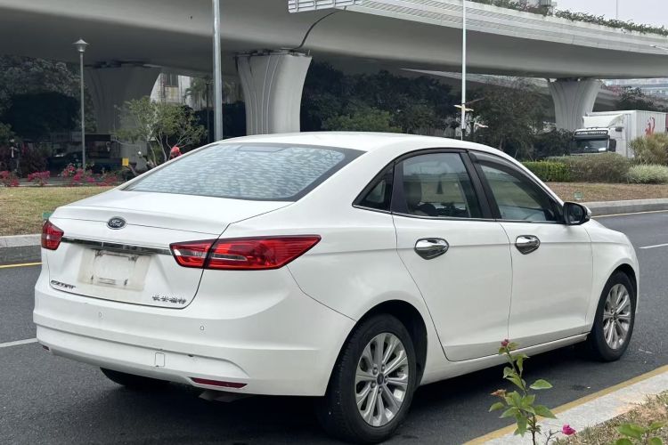 福特 福睿斯 2015款 1.5L 手动时尚型车身外观6006