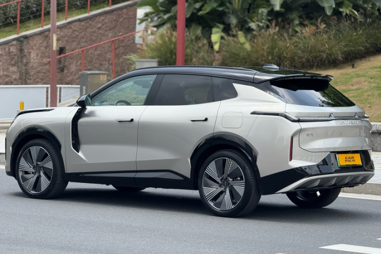 领克08 EM-P 2023款 220km 四驱性能Halo车身外观6001