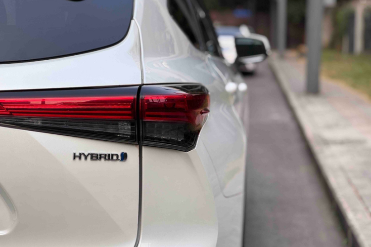 丰田 汉兰达 2022款 双擎 2.5L 两驱尊贵版 7座车身外观6001