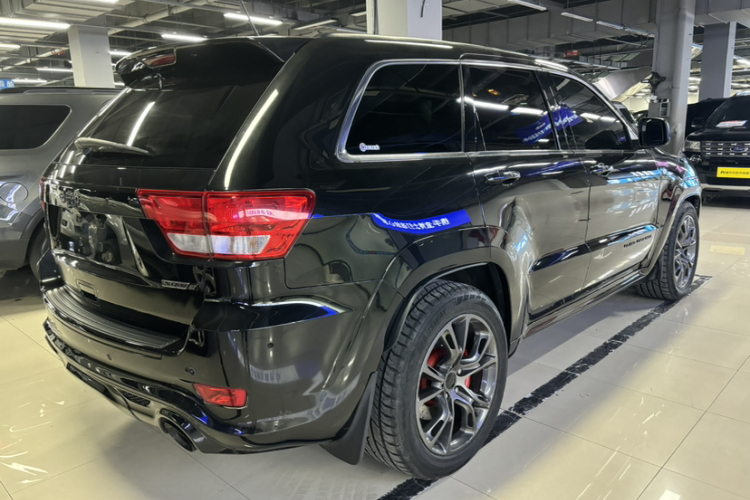 Jeep 大切诺基 SRT 2013款 6.4L SRT8 炫黑版车身外观6004
