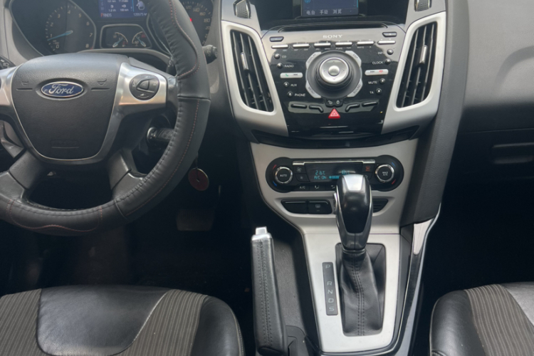 福特 福克斯 2012款 两厢 2.0L 自动豪华运动型中控内饰7002