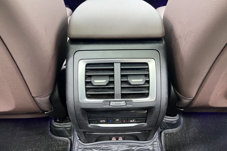 宝马X3 2022款 改款二 xDrive30i 尊享型 M曜夜套装中控内饰7009