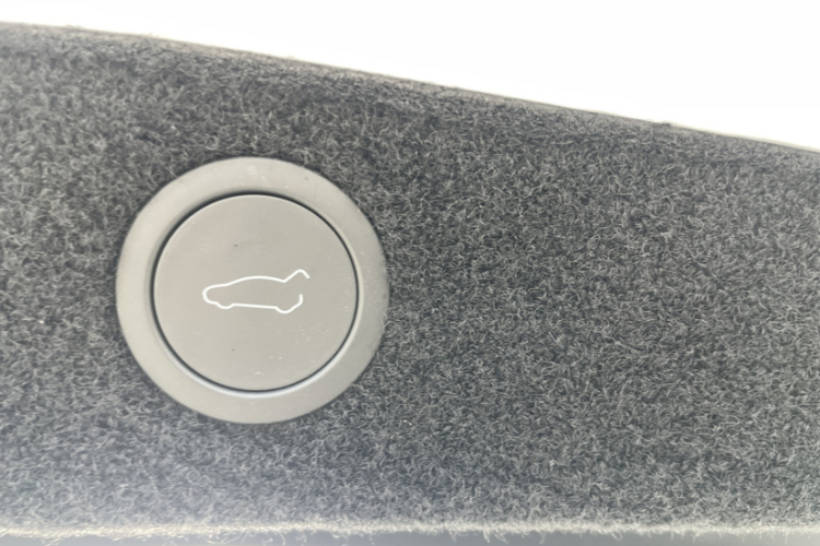 特斯拉 Model 3 2023款 长续航全轮驱动版中控内饰7008