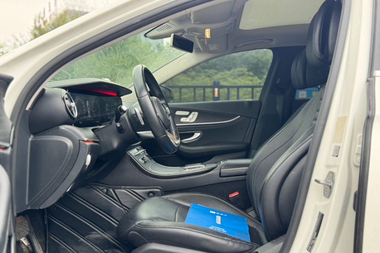 奔驰E级 2020款 E 300 L 运动时尚型中控内饰7009