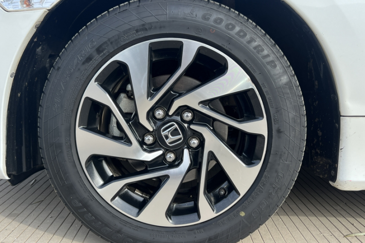 本田 思域 2016款 180TURBO CVT舒适版车身外观6006