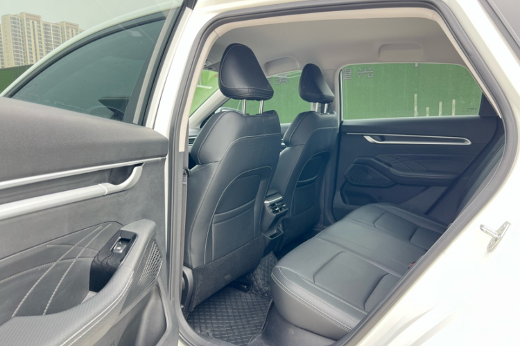 吉利汽车 帝豪 2025款 第4代 1.5L CVT星耀版中控内饰7004