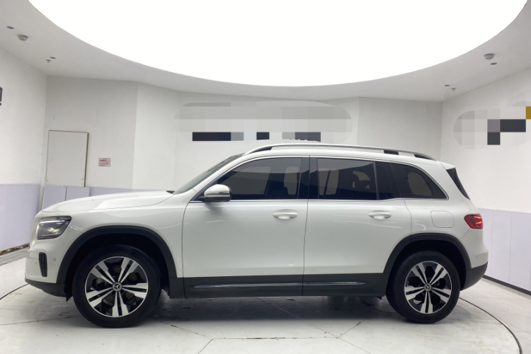 奔驰GLB 2024款 GLB 200 动感型车身外观6002