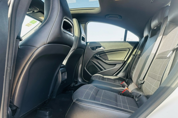 奔驰CLA 2016款 CLA 200 动感型车身外观6006