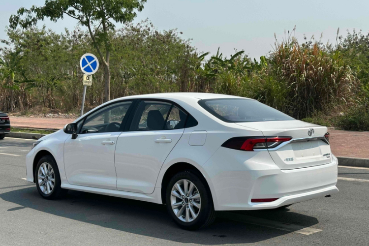 丰田 卡罗拉 2023款 1.2T 精英版车身外观6003