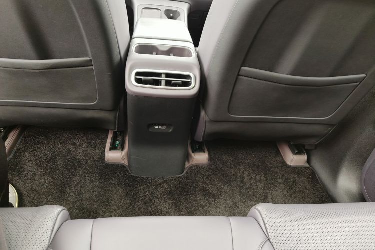 零跑汽车 零跑C10 2024款 210激光雷达版中控内饰7013