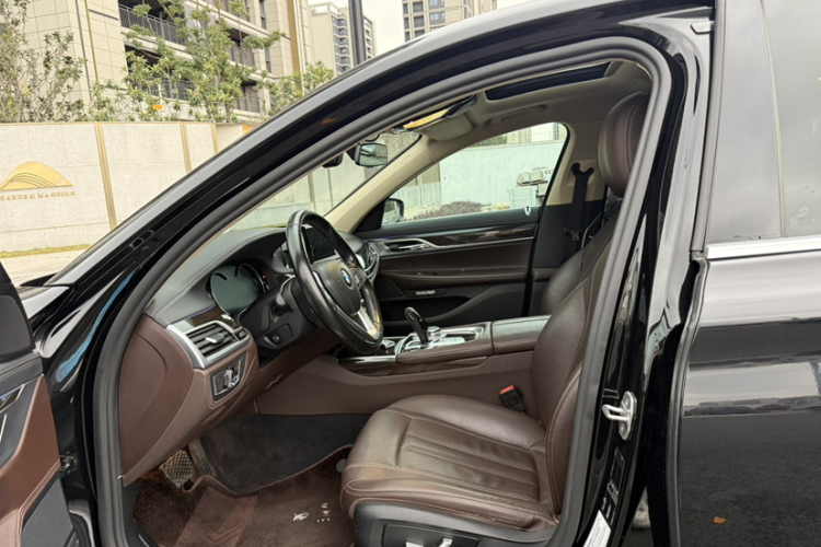 宝马7系 2017款 730Li 领先型中控内饰7008
