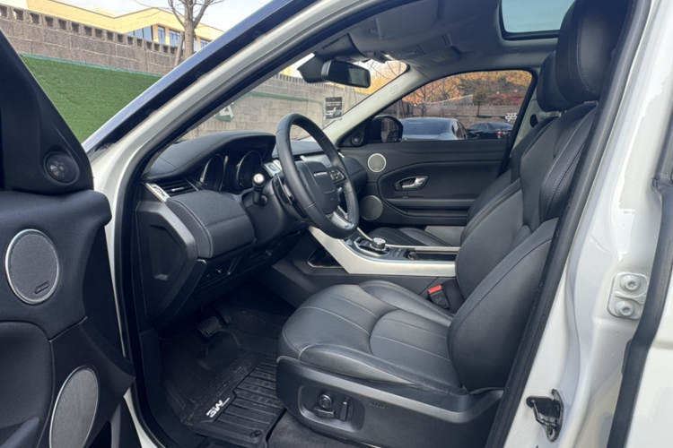 路虎 揽胜极光 2018款 240PS SE 智耀版中控内饰7003