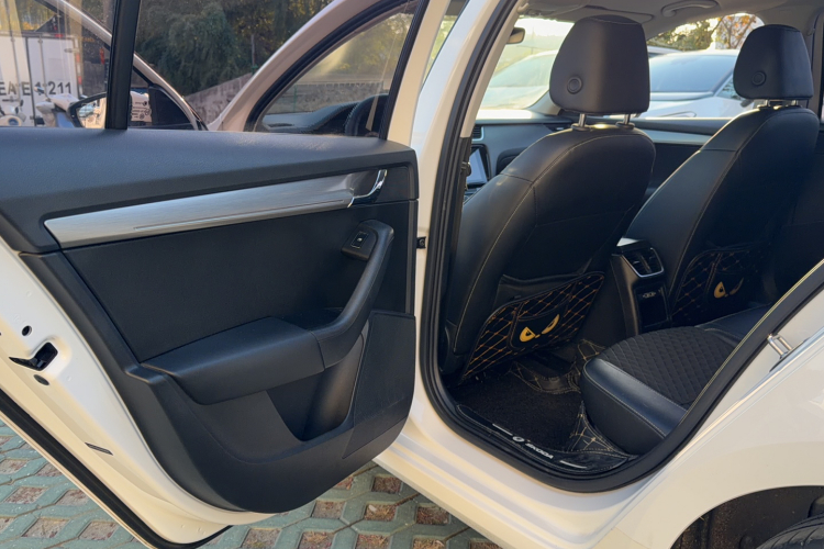 斯柯达 明锐 2019款 1.5L 自动智行豪华版 国VI中控内饰7003