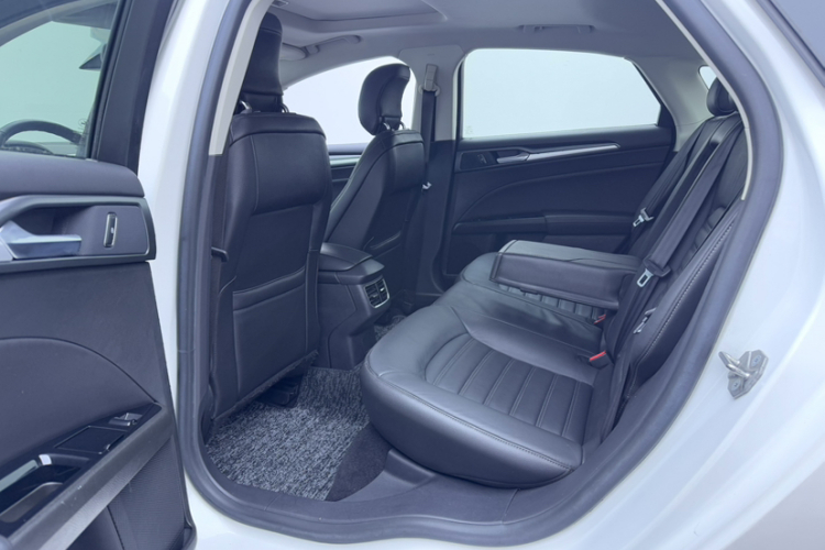 福特 蒙迪欧 2013款 1.5L GTDi180时尚型中控内饰7003