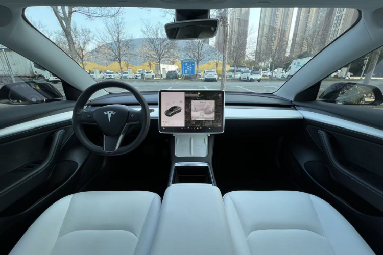 特斯拉 Model 3 2021款 标准续航后驱升级版中控内饰7011