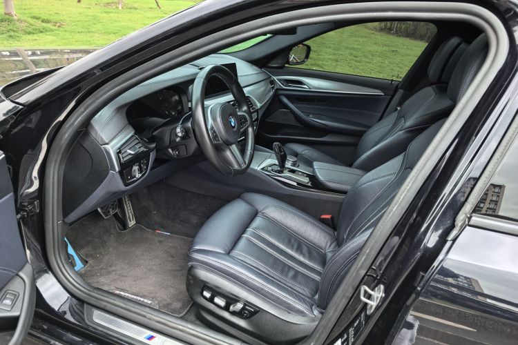 宝马5系(进口) 2020款 530i 风尚版 M运动套装中控内饰7004