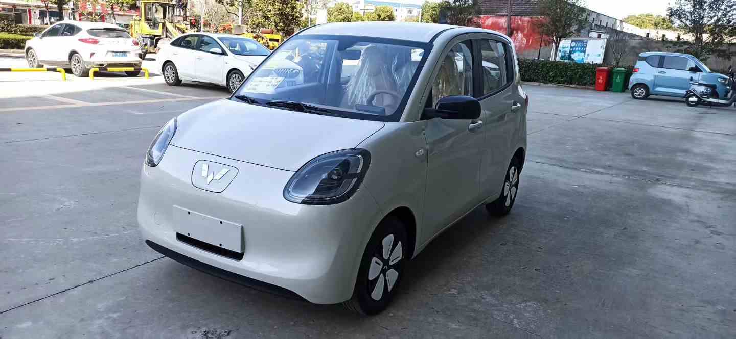 五菱汽车 宏光MINIEV 2025款 第四代 四门版 进阶款(1)