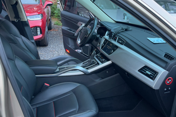 吉利汽车 博越 2018款 1.8TD 自动两驱智联型4G互联版中控内饰7003