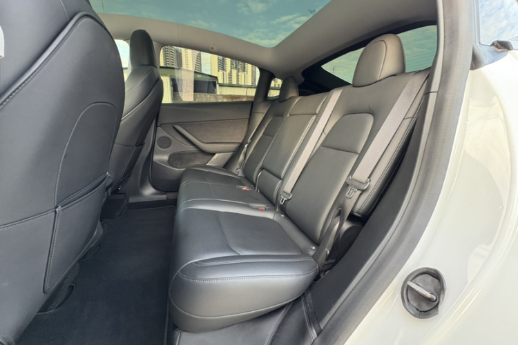 特斯拉 Model Y 2021款 标准续航后驱版中控内饰7002