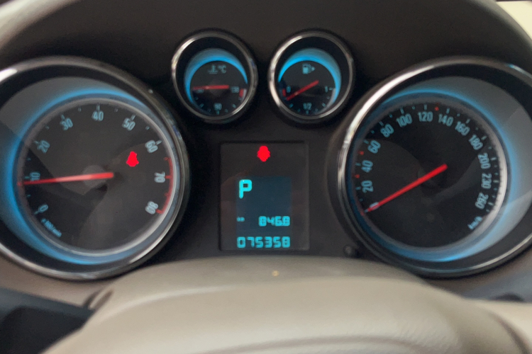 别克 英朗 2013款 GT 1.6L 自动时尚版中控内饰15