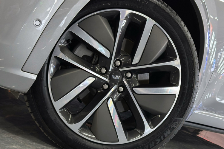 理想汽车 理想L9 2024款 Pro车身外观6005