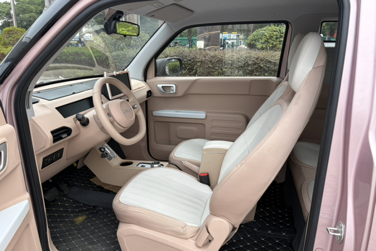 吉利银河 2023款 熊猫mini 200km 耐力熊中控内饰7010