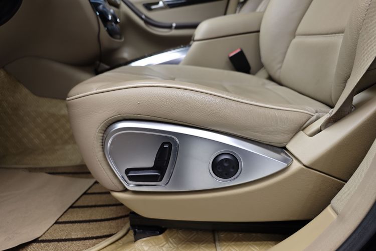 奔驰R级 2014款 R 320 4MATIC 豪华型中控内饰7003