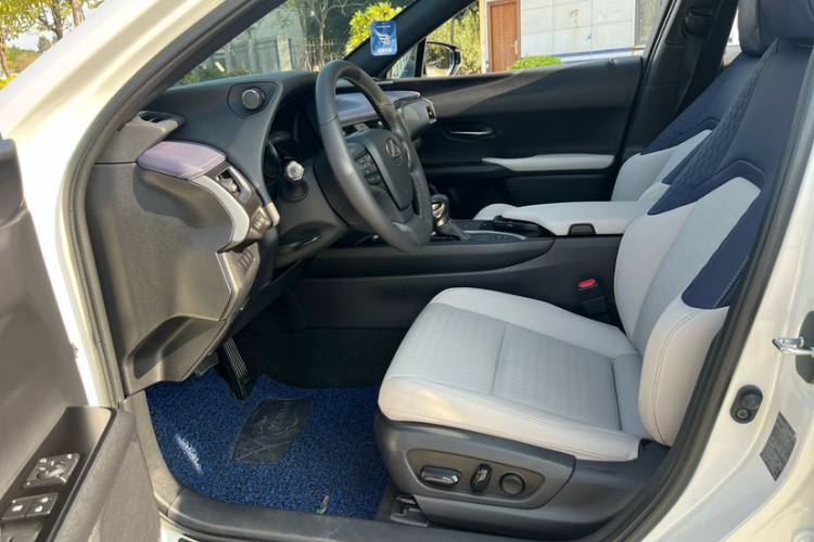 雷克萨斯UX 2020款 200 特别版中控内饰7015