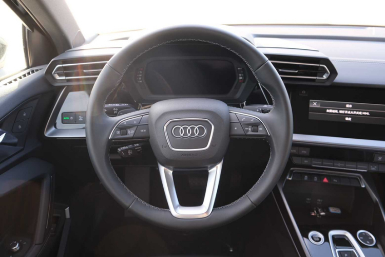 奥迪A3 2025款 A3L Limousine 35TFSI 飞驰尊享型中控内饰7002