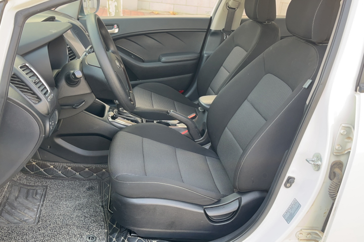 起亚K3 2017款  1.6L 自动15周年特别版GLS局部细节19