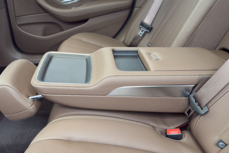 奔驰E级 2023款 E 260 L中控内饰7010