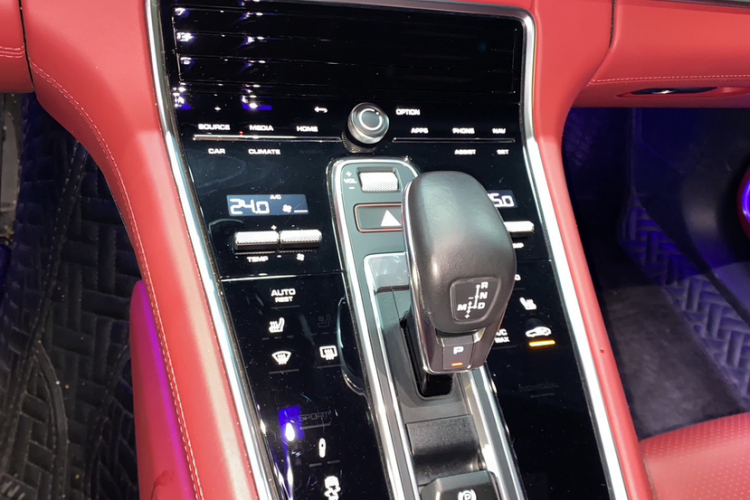 保时捷 2022款 Panamera 4 行政加长版 2.9T局部细节13