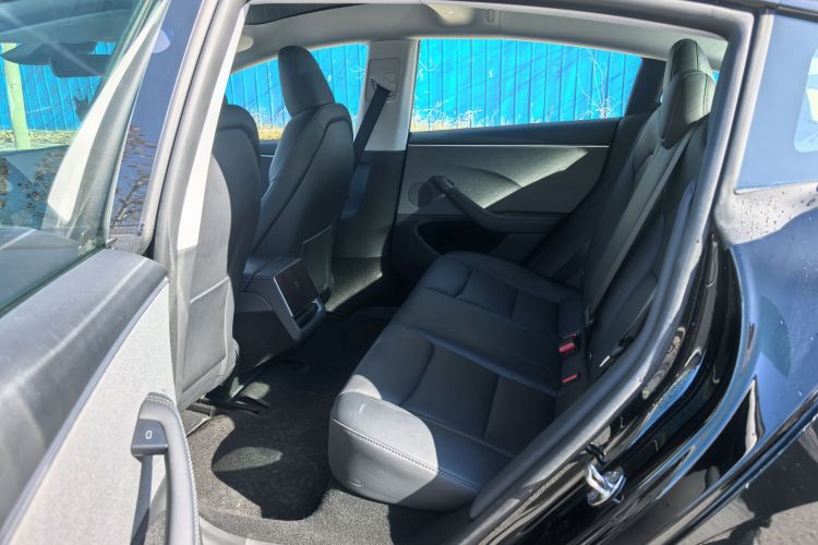 特斯拉 Model 3 2023款 后轮驱动版中控内饰7004