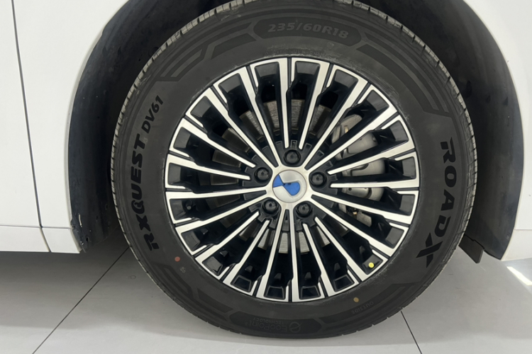 腾势D9 2022款 DM-i 970 四驱旗舰型局部细节9001