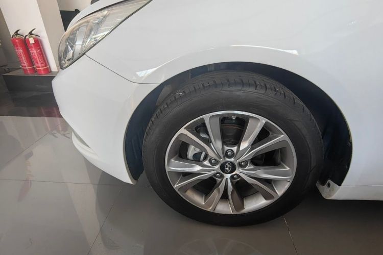 现代 索纳塔 2015款 经典 2.0L 自动豪华版车身外观6003