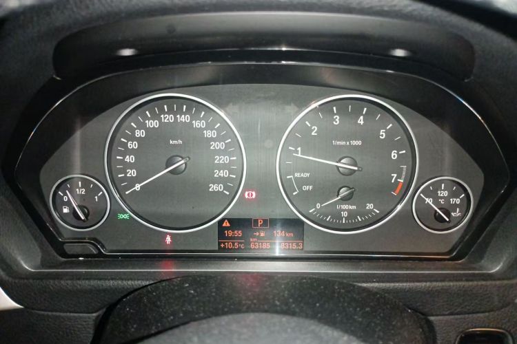 宝马3系 2016款 316i 时尚型中控内饰15