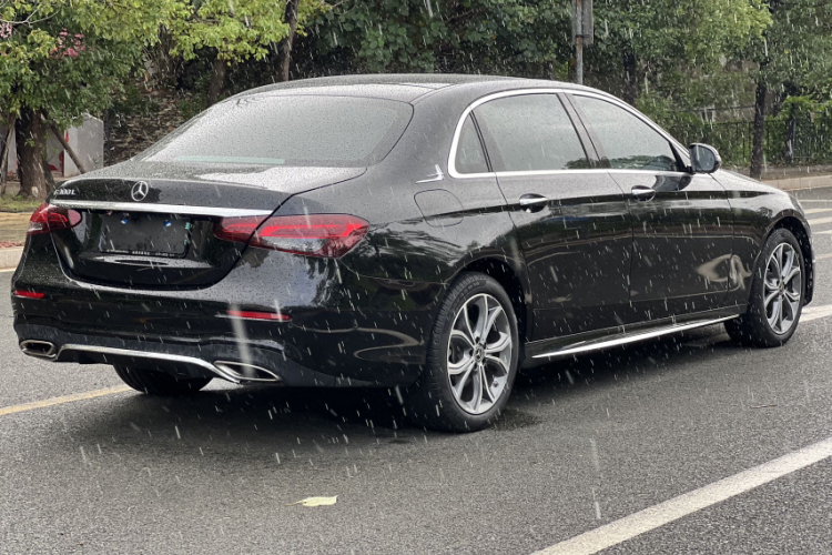 奔驰E级 2023款 改款 E 300 L 运动时尚型车身外观6001