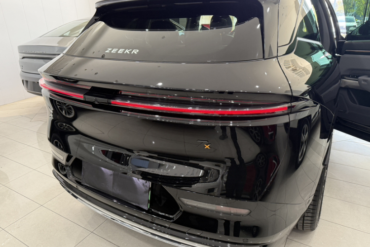 极氪7X 2025款 75kWh 后驱智驾版车身外观6008