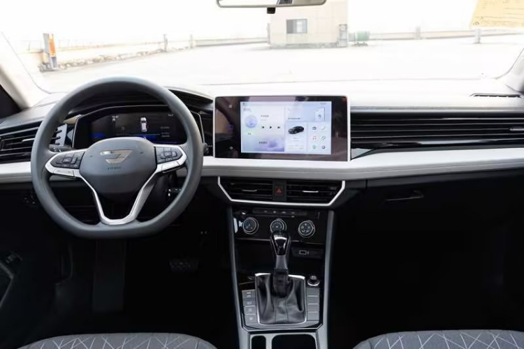 捷达VA7 2025款 1.4T 听劝版中控内饰7001