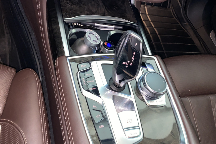 宝马7系 2016款 730Li 豪华型局部细节18