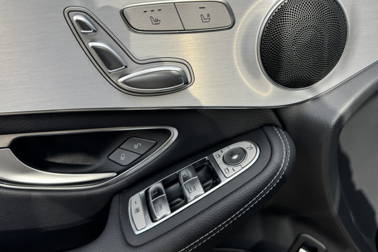 奔驰GLC 2021款 GLC 260 L 4MATIC 动感型中控内饰7008