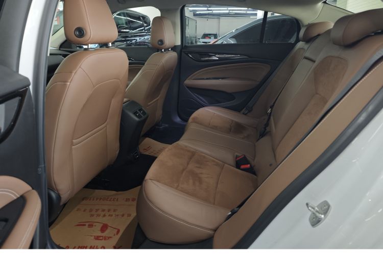 别克 君威 2019款 20T 精英型 国VI中控内饰7004