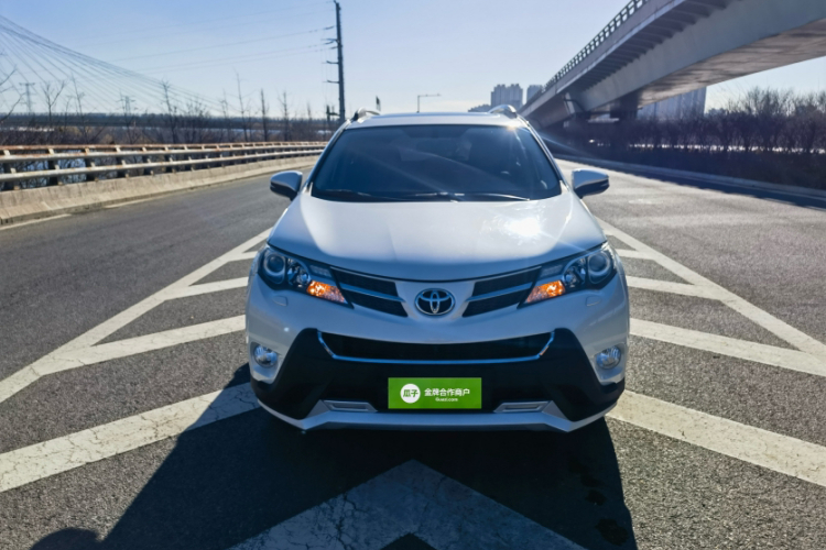 丰田 RAV4荣放 2015款 2.5L 自动四驱精英版车身外观6004
