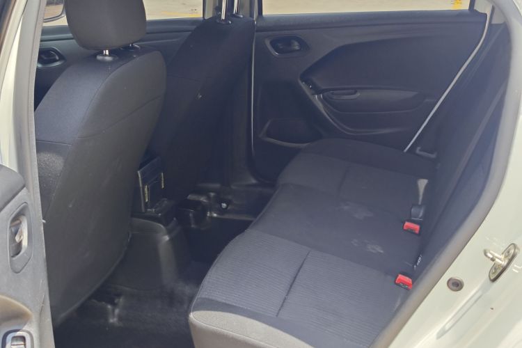 标致301 2016款 1.6L 自动舒适版中控内饰7004