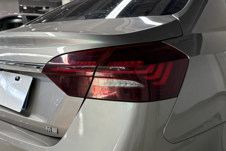 吉利汽车 帝豪 2021款 UP 1.5L CVT豪华型车身外观6009