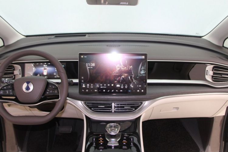 腾势D9 2024款 DM-i 980 四驱尊荣型中控内饰7001