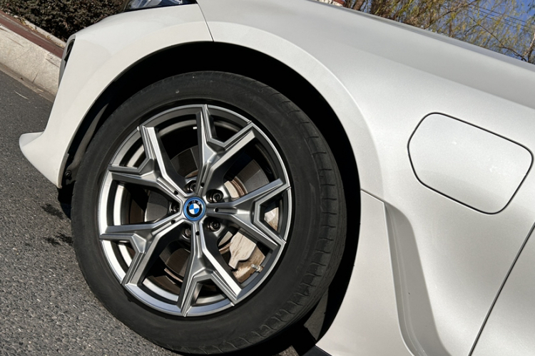 宝马i3 2023款 eDrive 40 L 曜夜套装车身外观6006